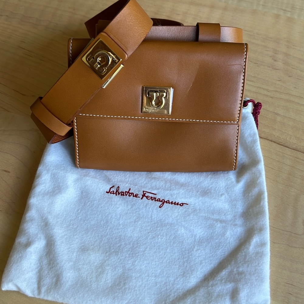 🆕 SALVATORE FERRAGAMO Belt Bag Wallet Size Large